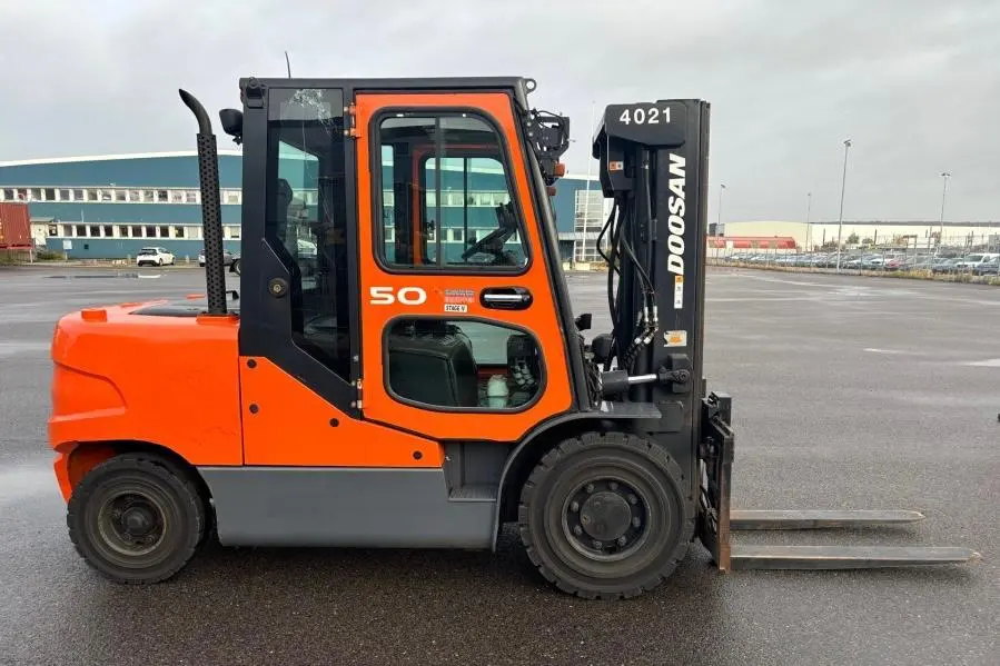5 Ton Forklift Available For Sale - 3