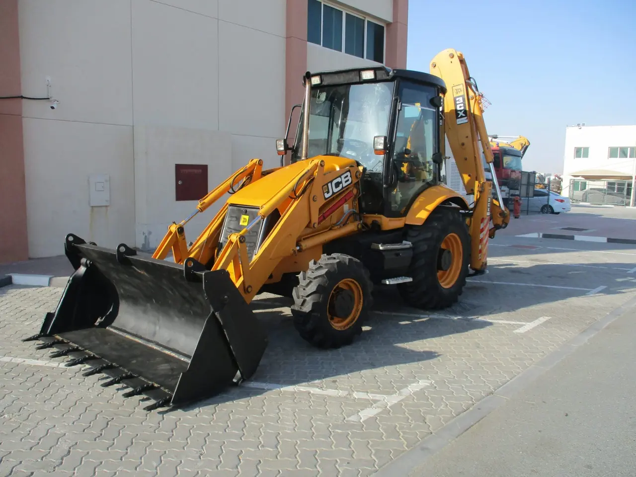 JCB 3CX EXCAVATOR AVAILABLE ON RENT