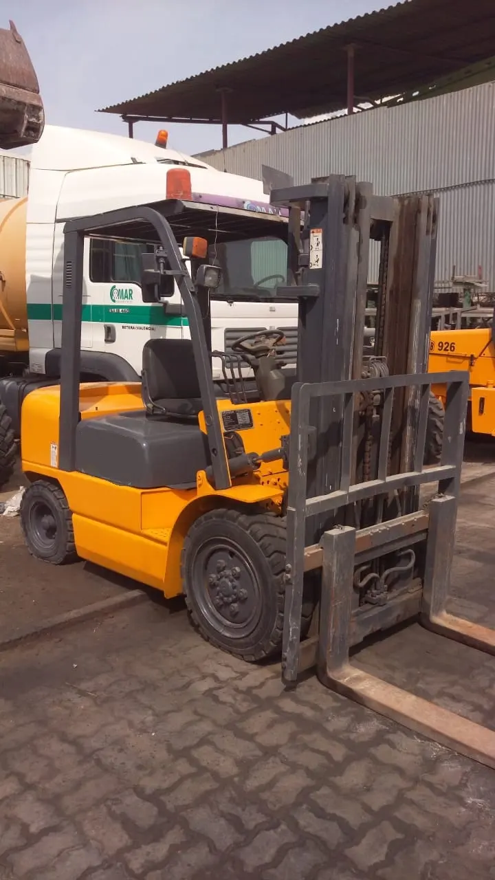 AWM 3 TON FORKLIFT AVAILABLE ON RENT