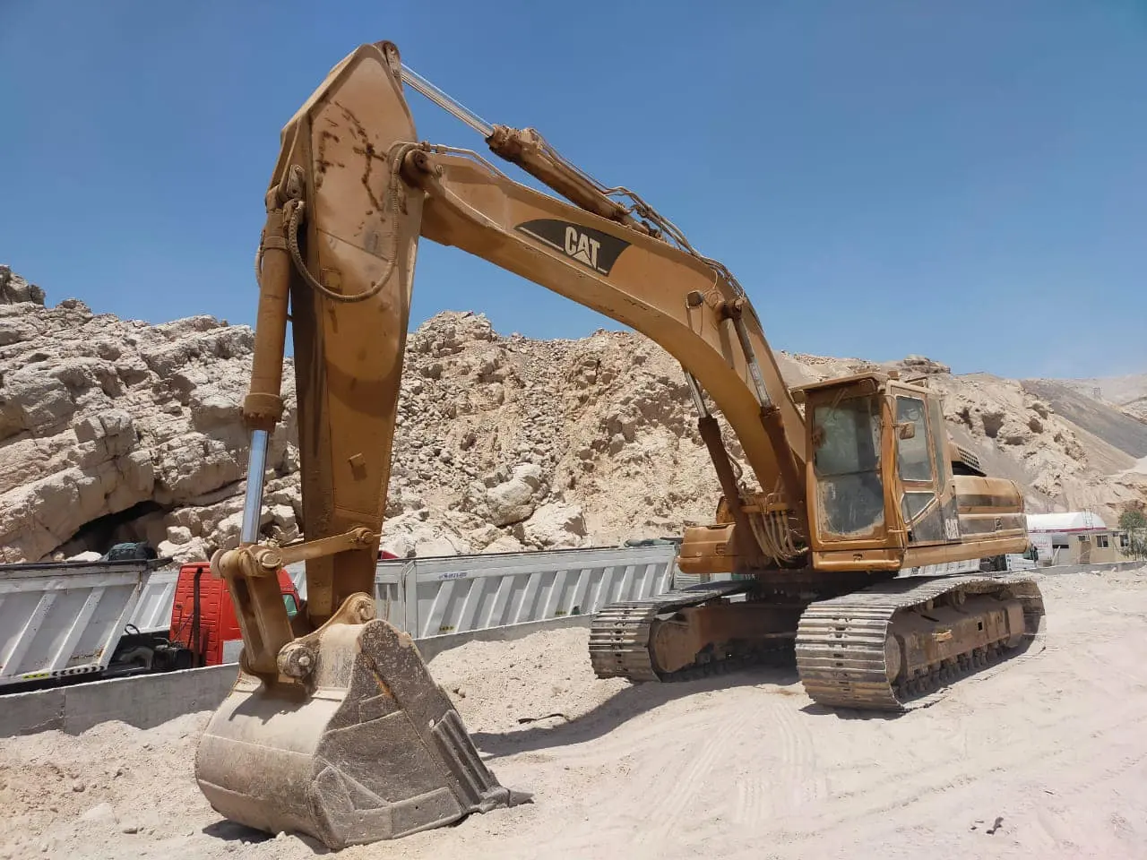 Chain Excavator CAT 330
