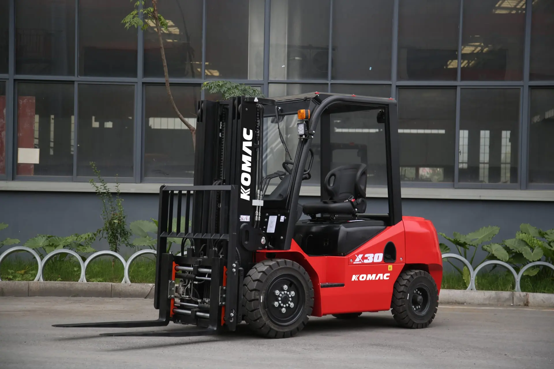 KOMAC FORKLIFT - 2