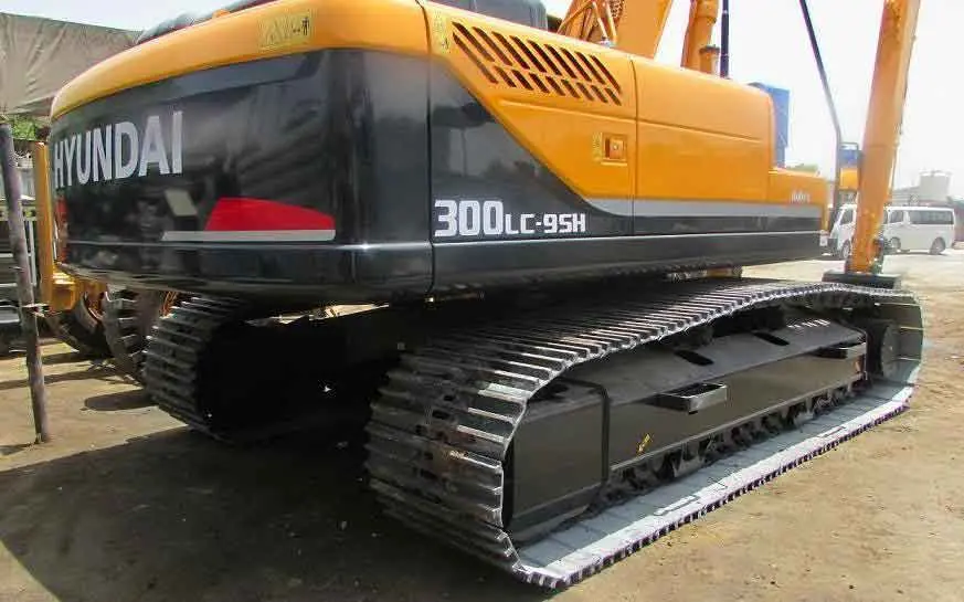 Excavator 330 / PC300 AVAILABLE ON HIRE - 2