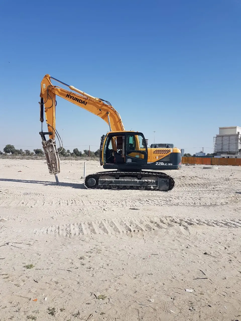 Chain Excavator HYUNDAI 220LC-95 With Jack Hammer
