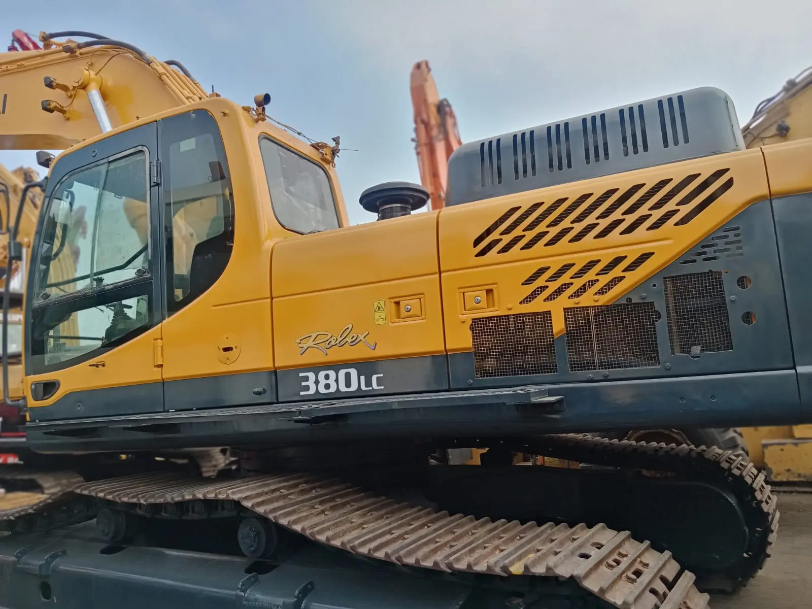 Hyundai Excavator 380LC Model 2014 - 6