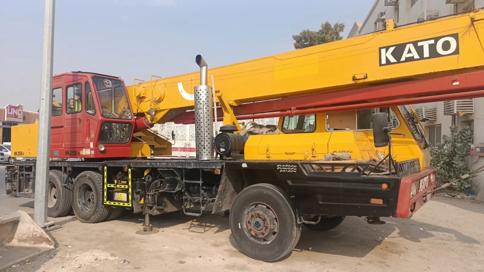 25 TON CRANE AVAILABLE ON RENT - 3