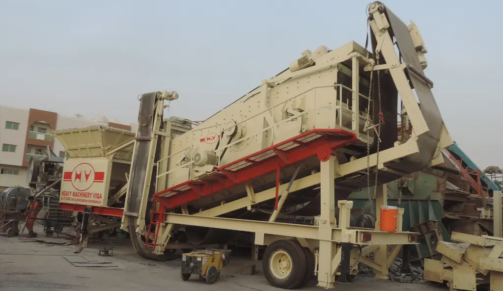 Mobile 3-Deck Screen on Tyre